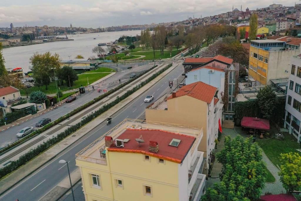 Waterfront Apartment By The Tram - Terrace With Dome & Golden Horn View In Fatih Istanbul Ngoại thất bức ảnh