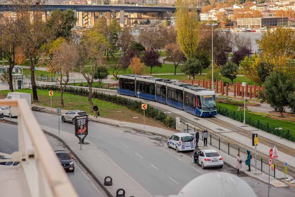 Waterfront Apartment By The Tram - Terrace With Dome & Golden Horn View In Fatih Istanbul Ngoại thất bức ảnh