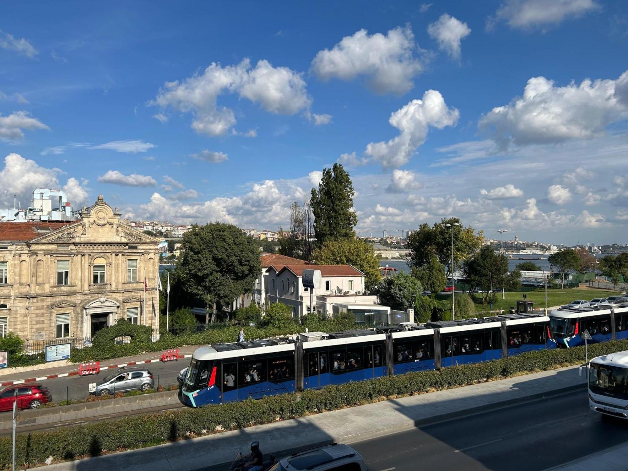 Waterfront Apartment By The Tram - Terrace With Dome & Golden Horn View In Fatih Istanbul Ngoại thất bức ảnh