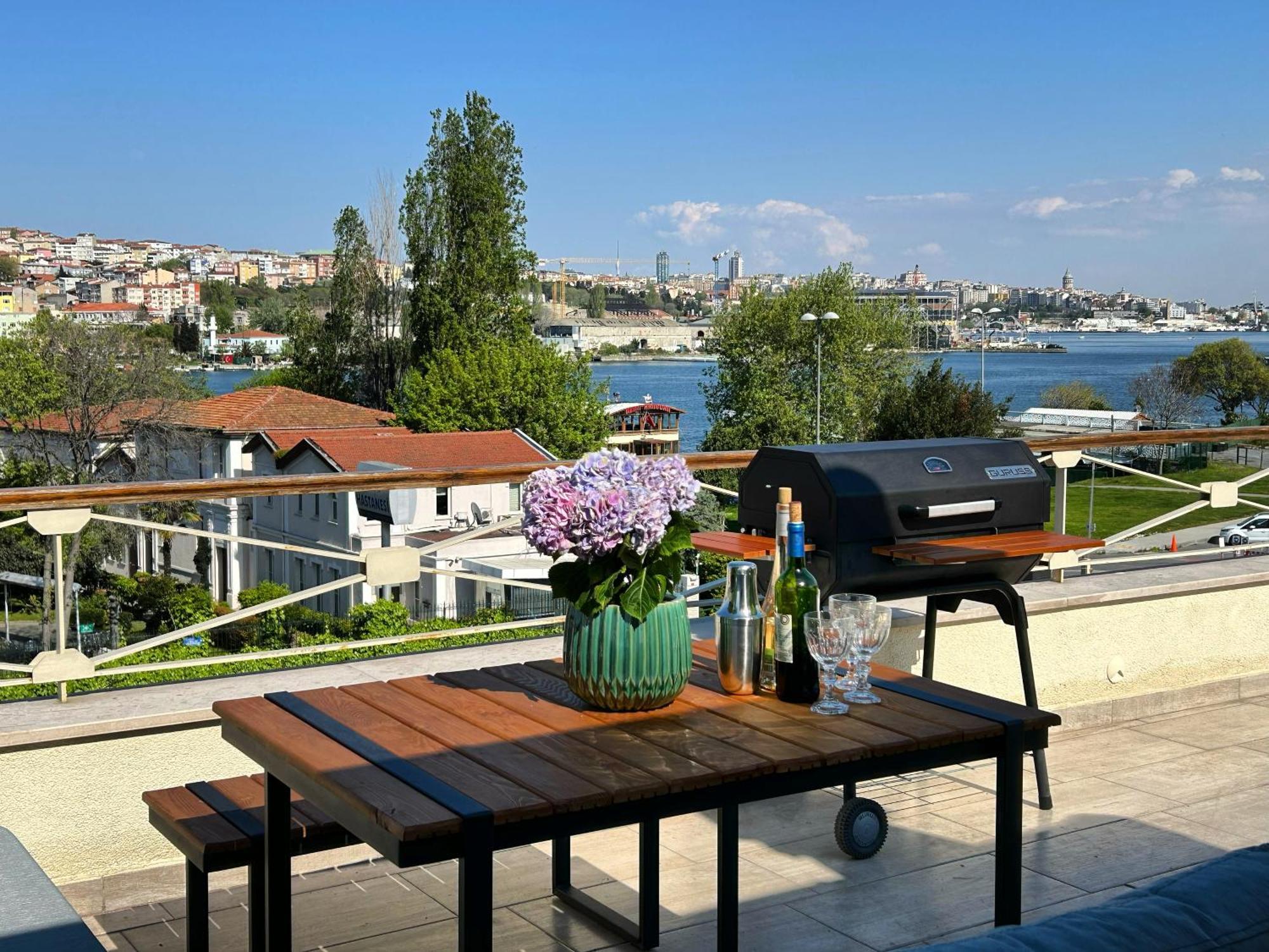 Waterfront Apartment By The Tram - Terrace With Dome & Golden Horn View In Fatih Istanbul Ngoại thất bức ảnh